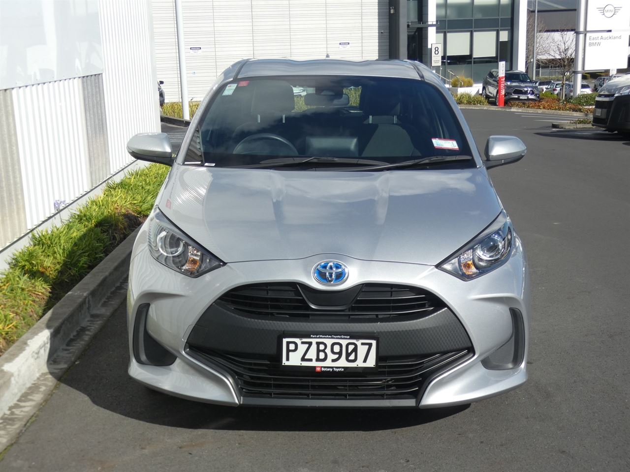 Vehicle image 3