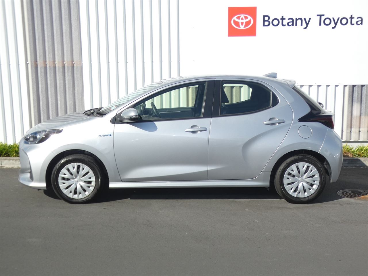Vehicle image 4