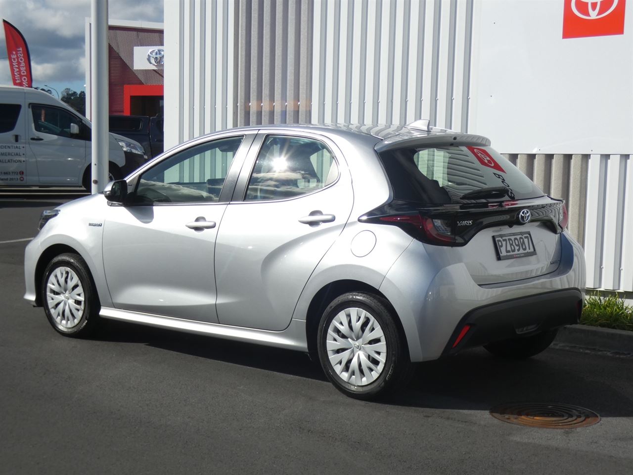 Vehicle image 5
