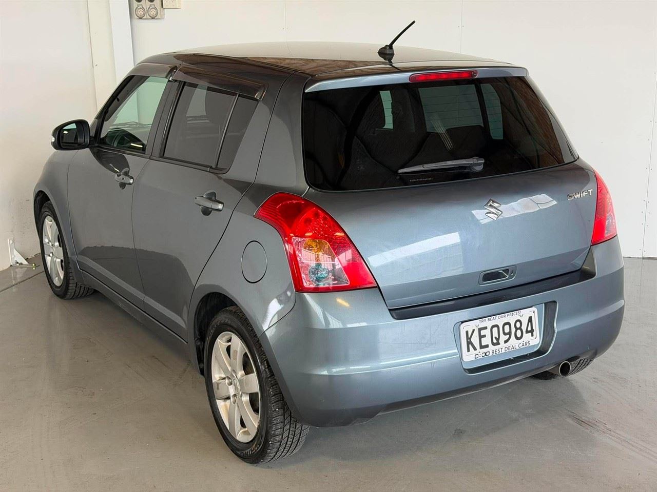 Vehicle image 4