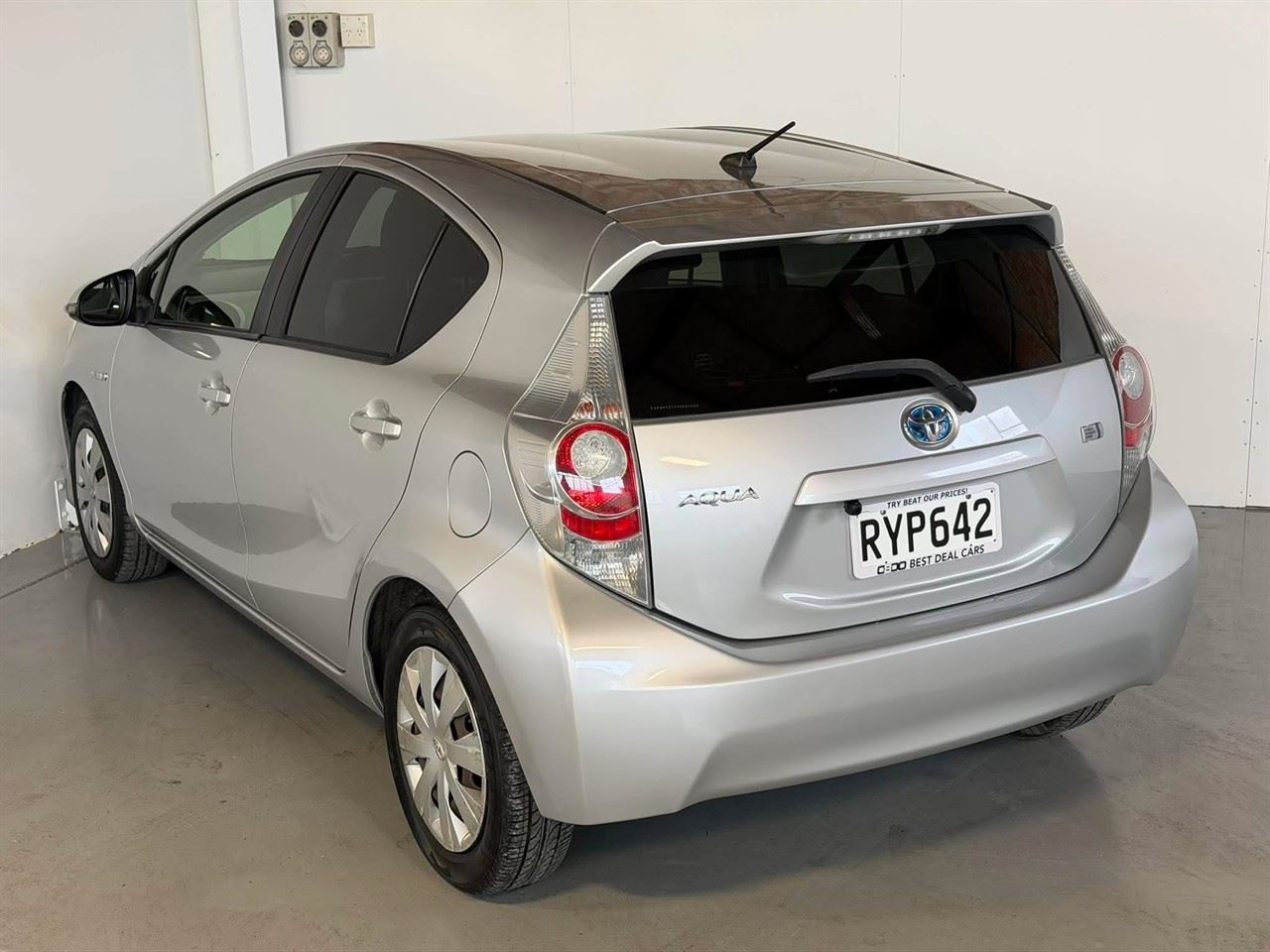 Vehicle image 4