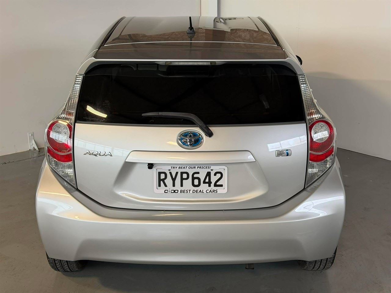 Vehicle image 5