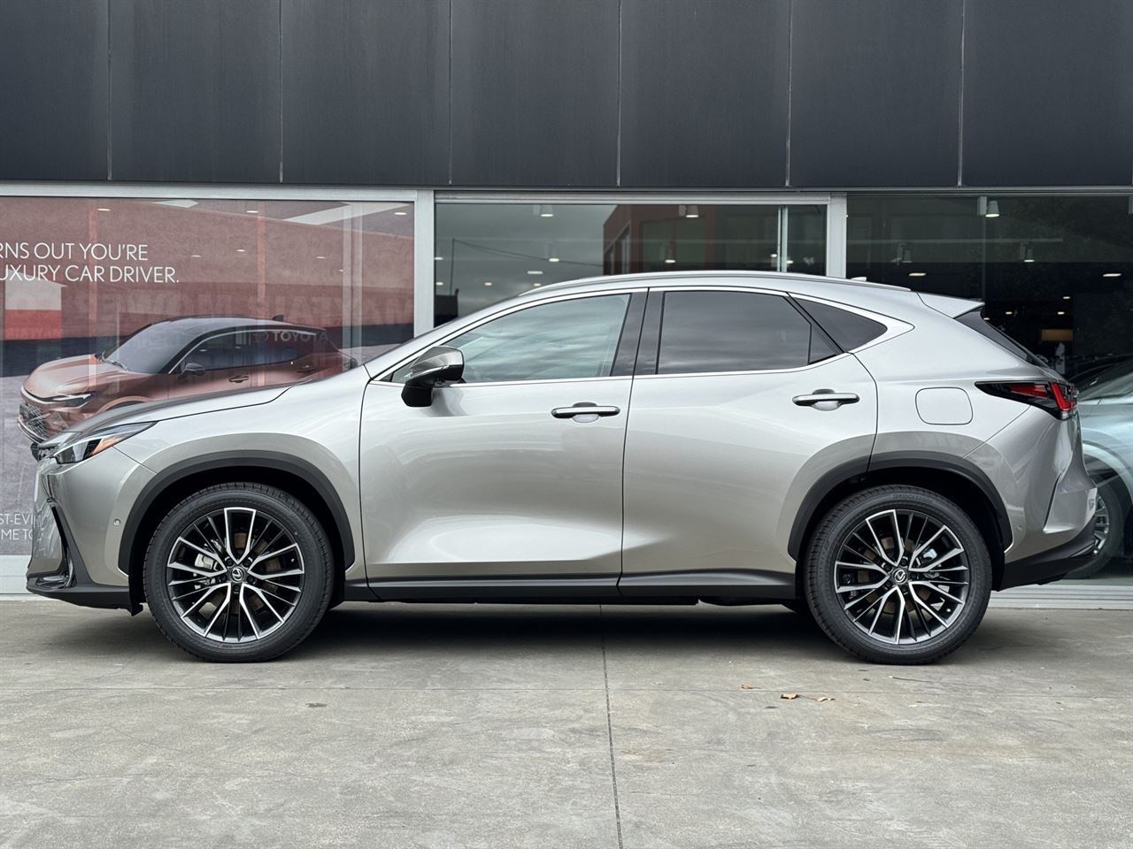 Vehicle image 4