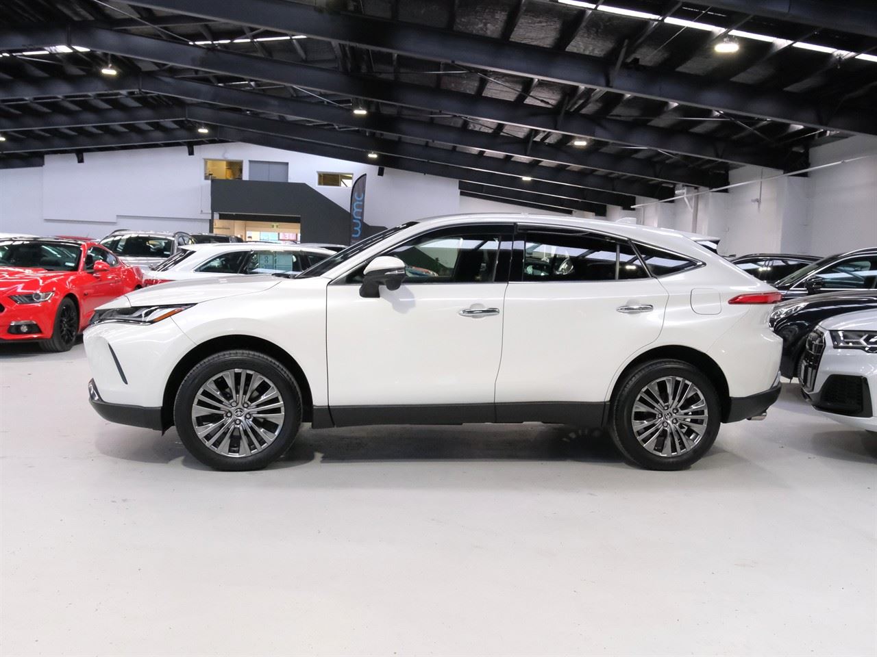 Vehicle image 5