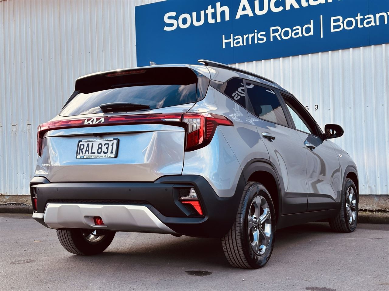Vehicle image 3