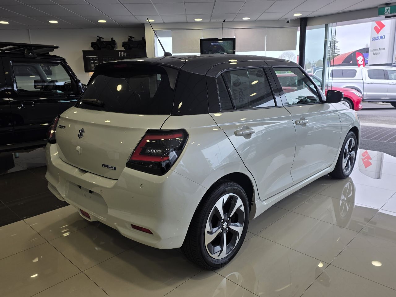 Vehicle image 4
