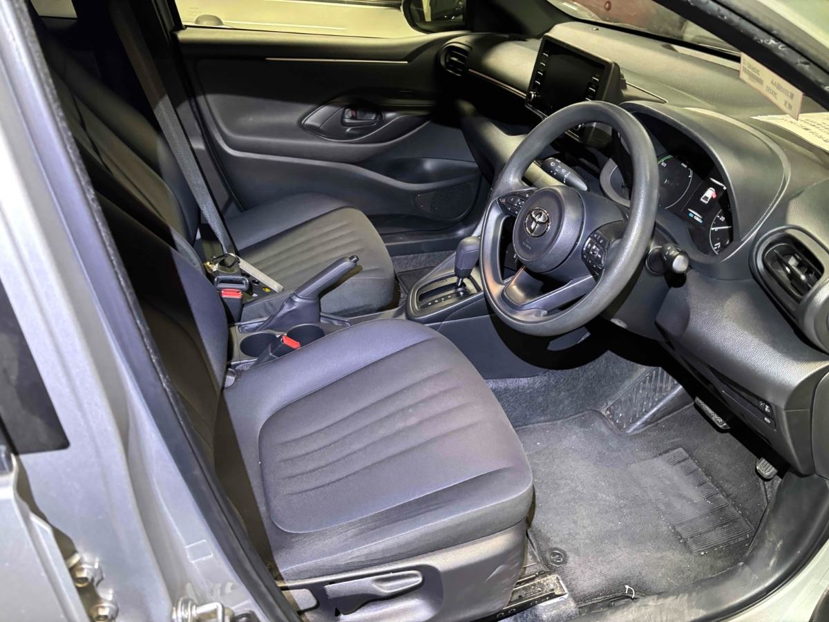 Vehicle image 3