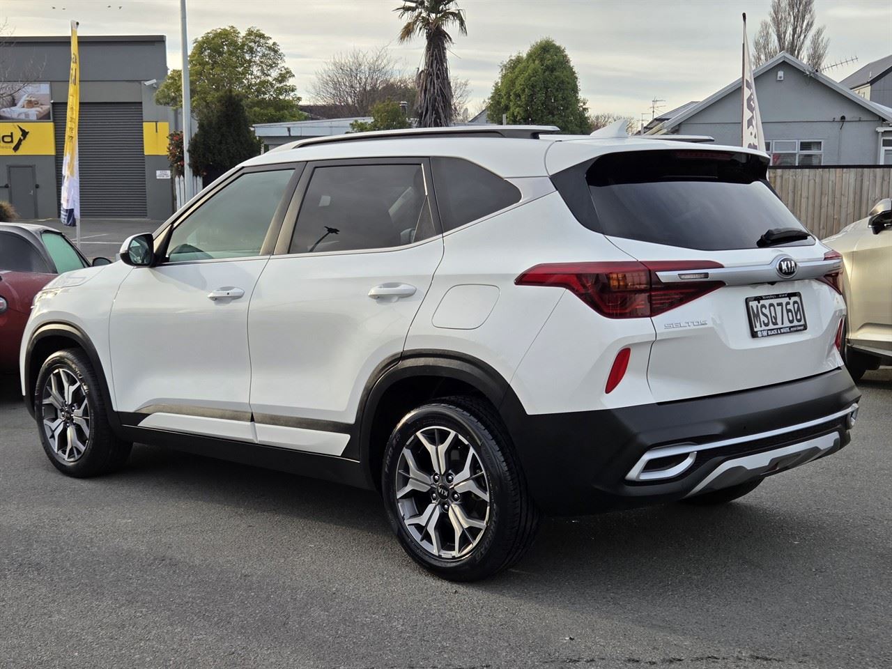 Vehicle image 5