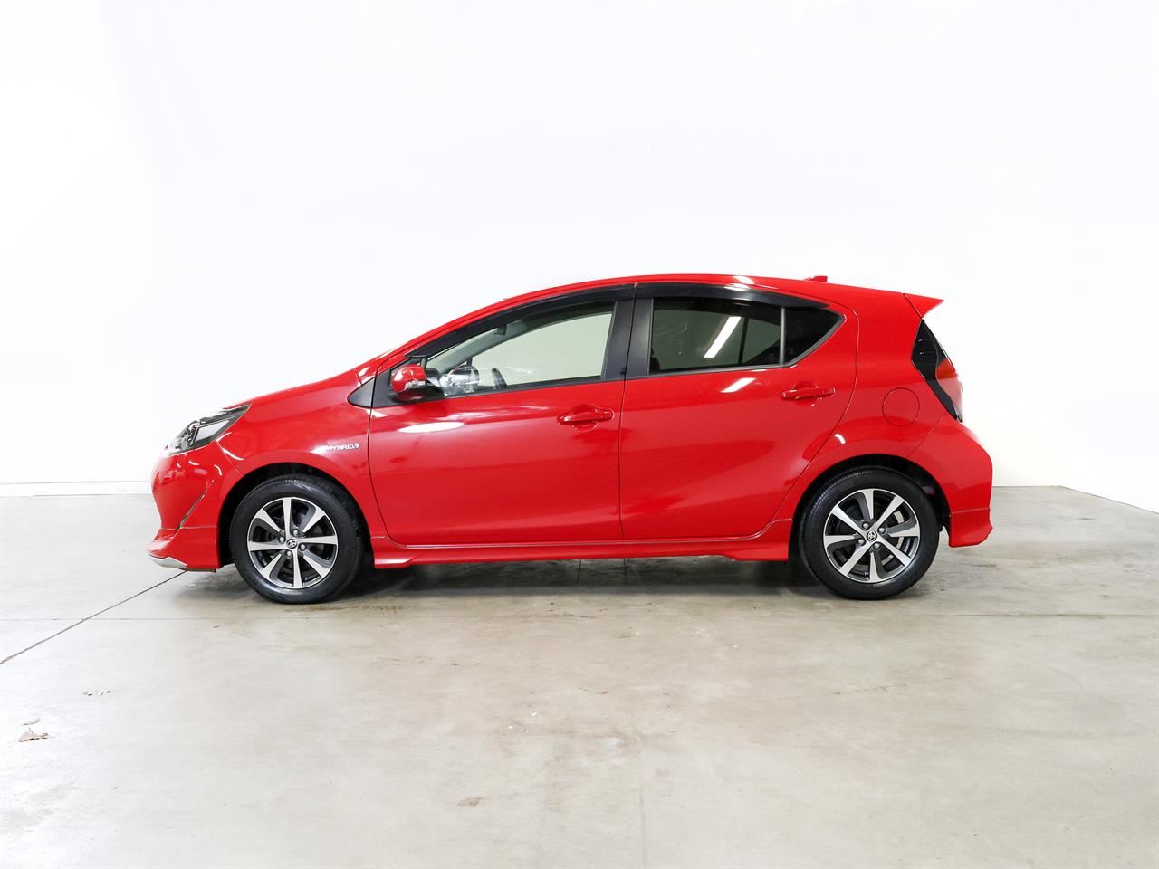 Vehicle image 5