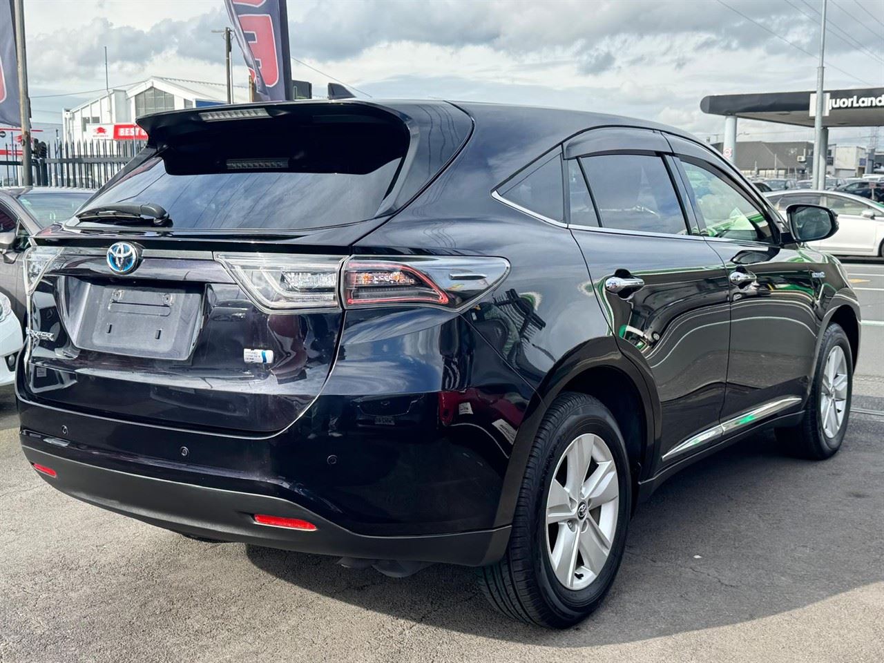 Vehicle image 4