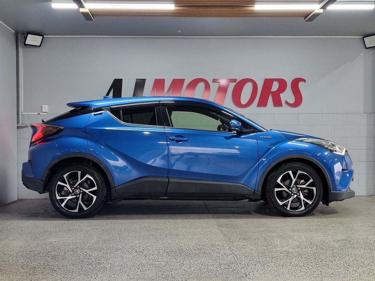 Vehicle image 5