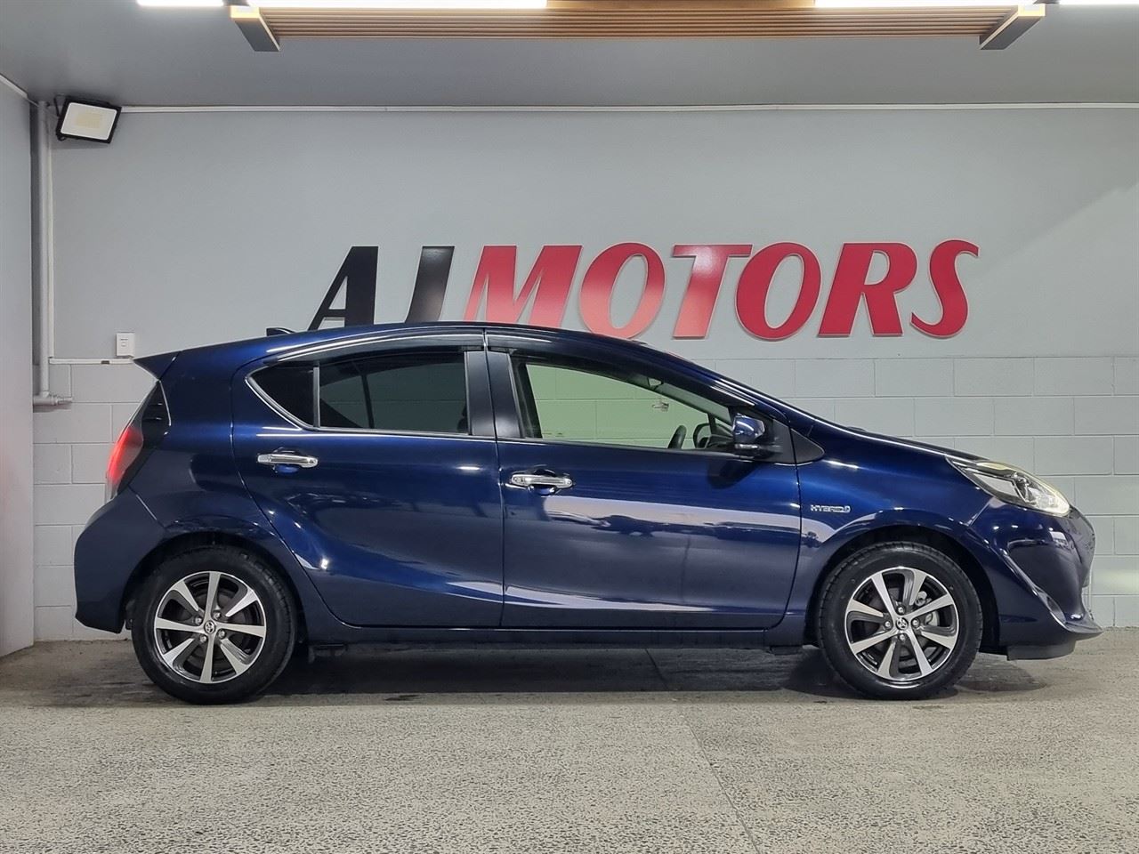 Vehicle image 5