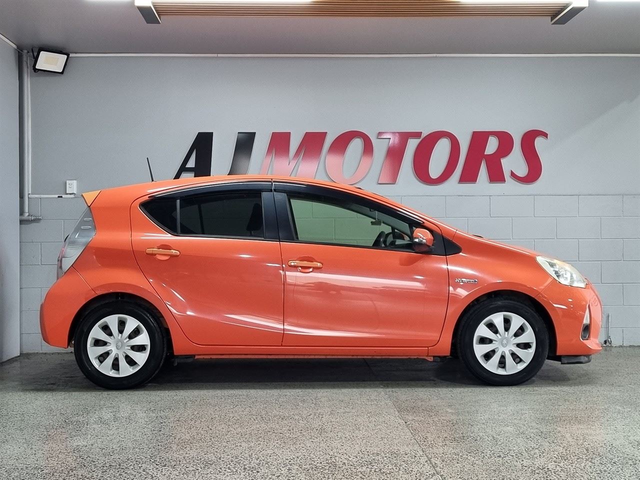 Vehicle image 5