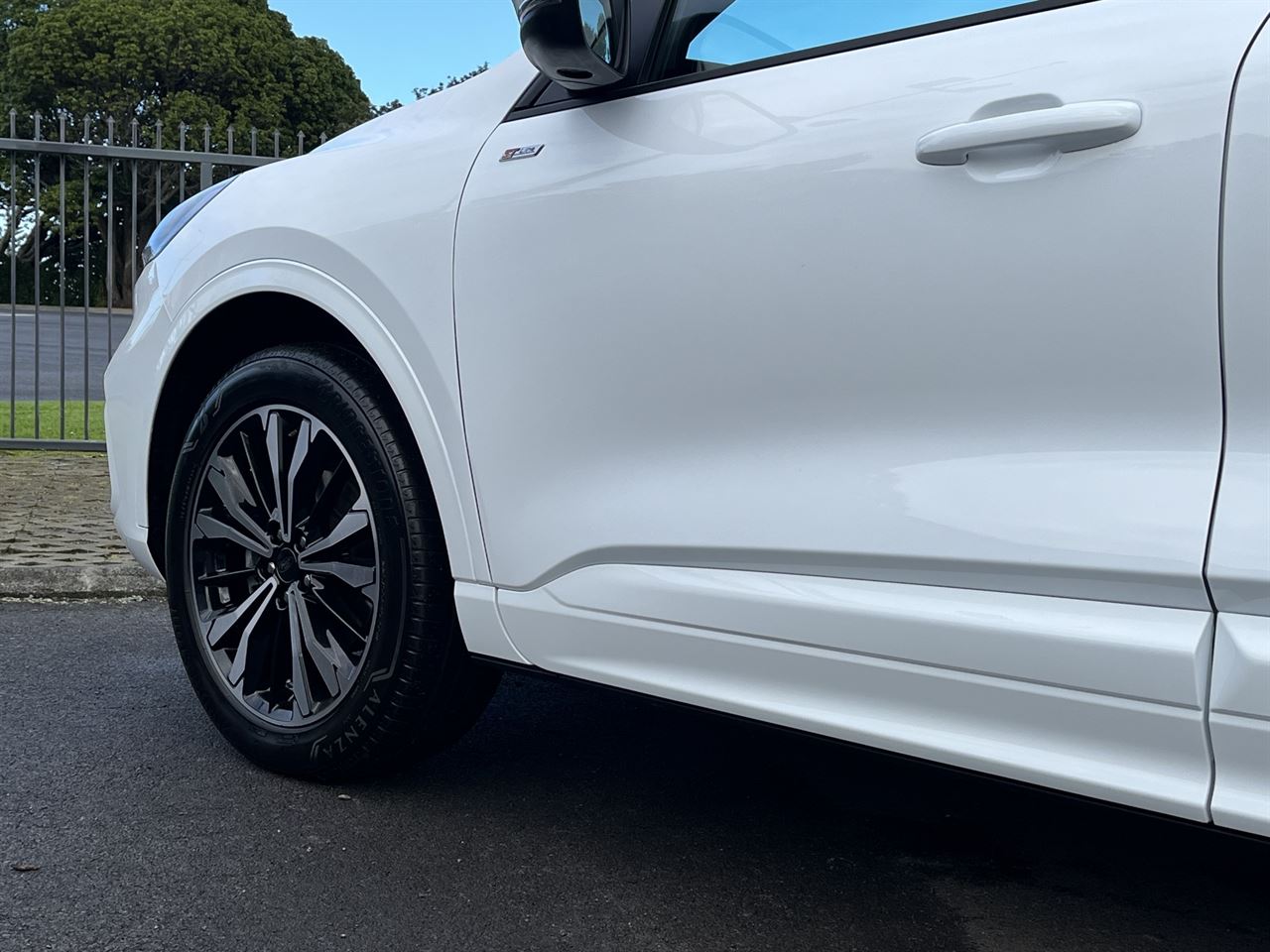 Vehicle image 5