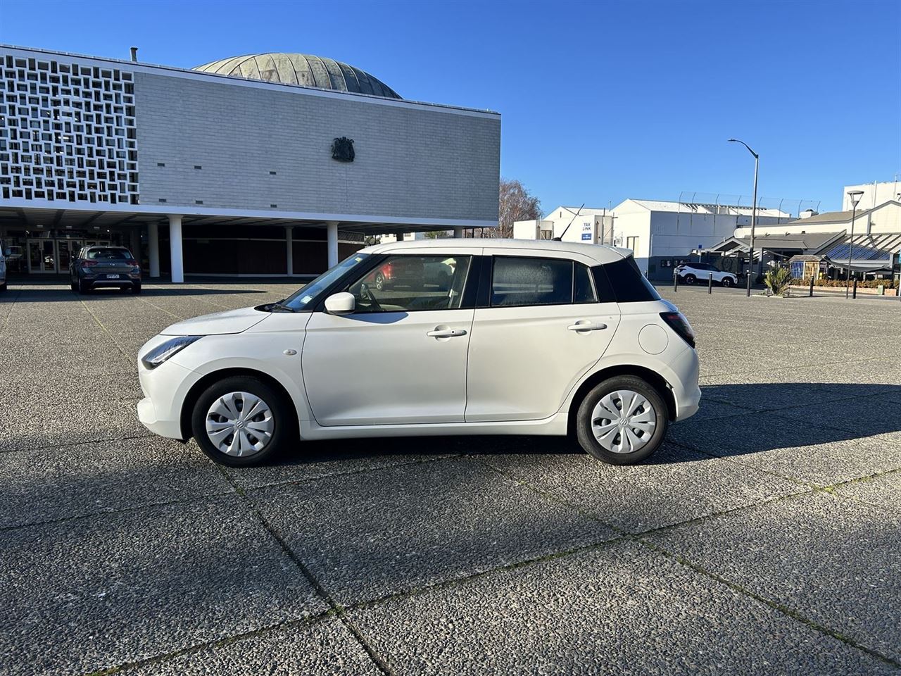Vehicle image 4