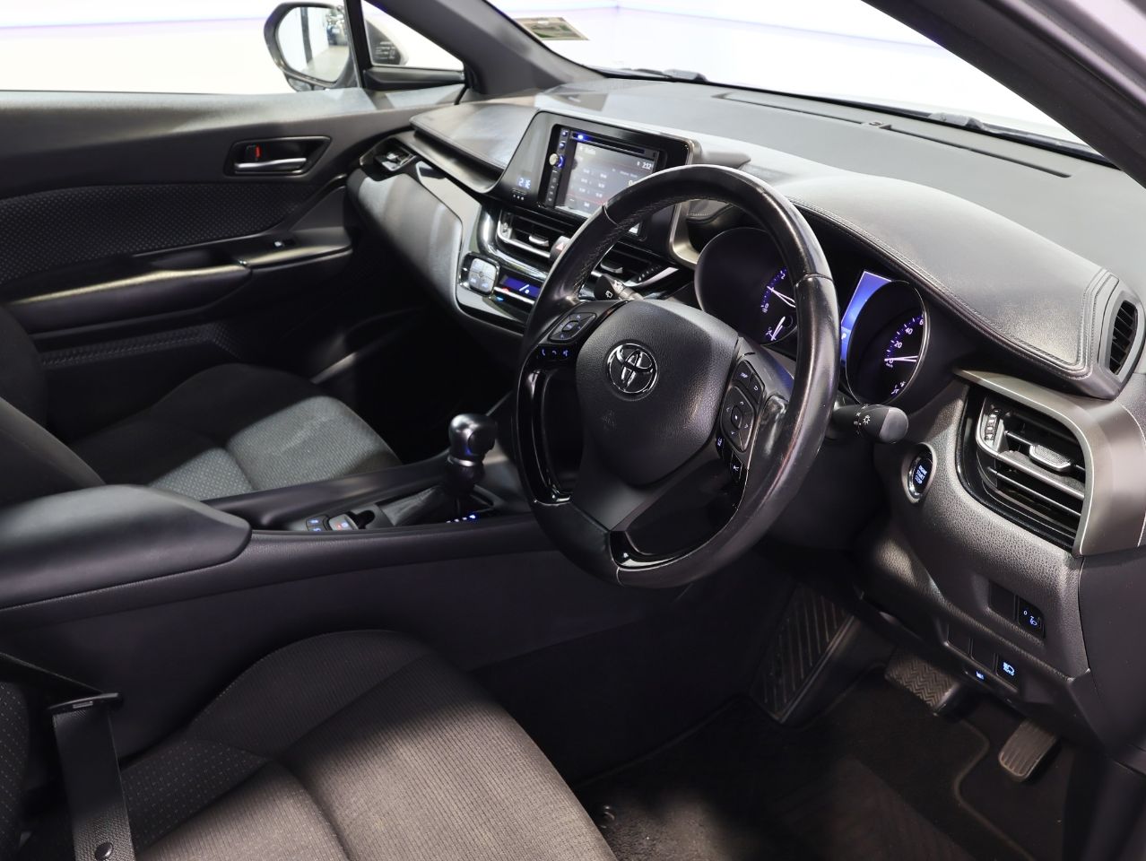 Vehicle image 3