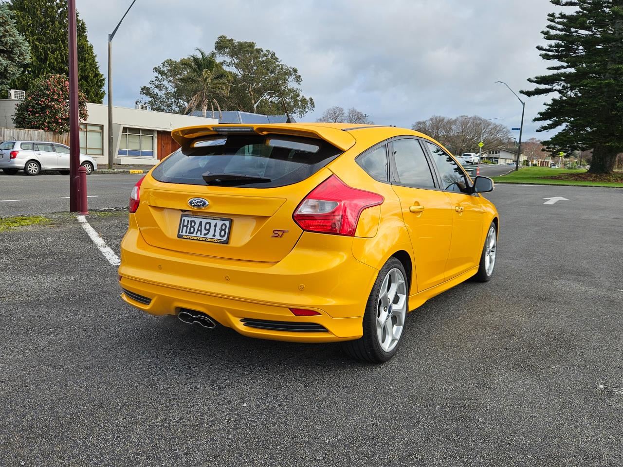 Vehicle image 5