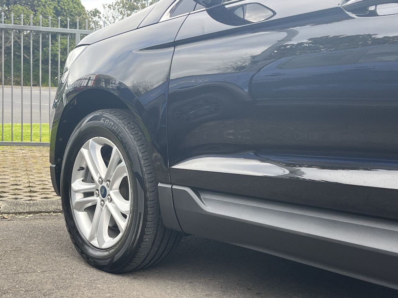 Vehicle image 5