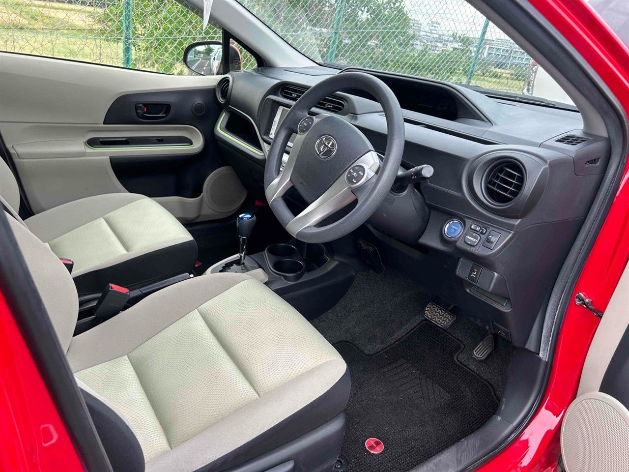 Vehicle image 3