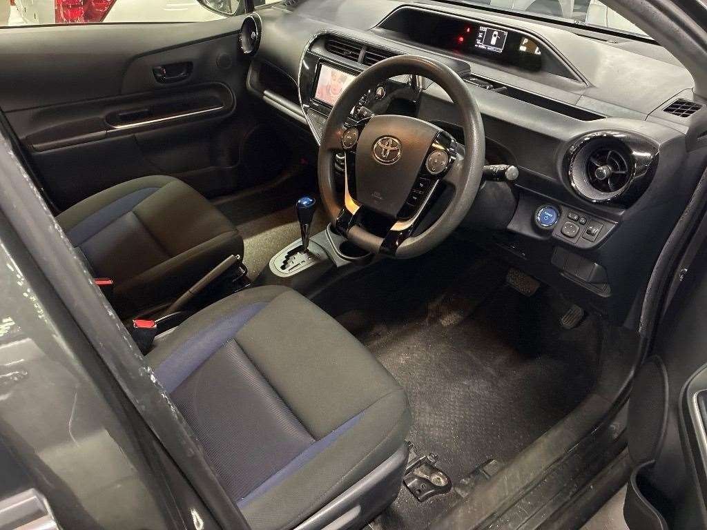 Vehicle image 3