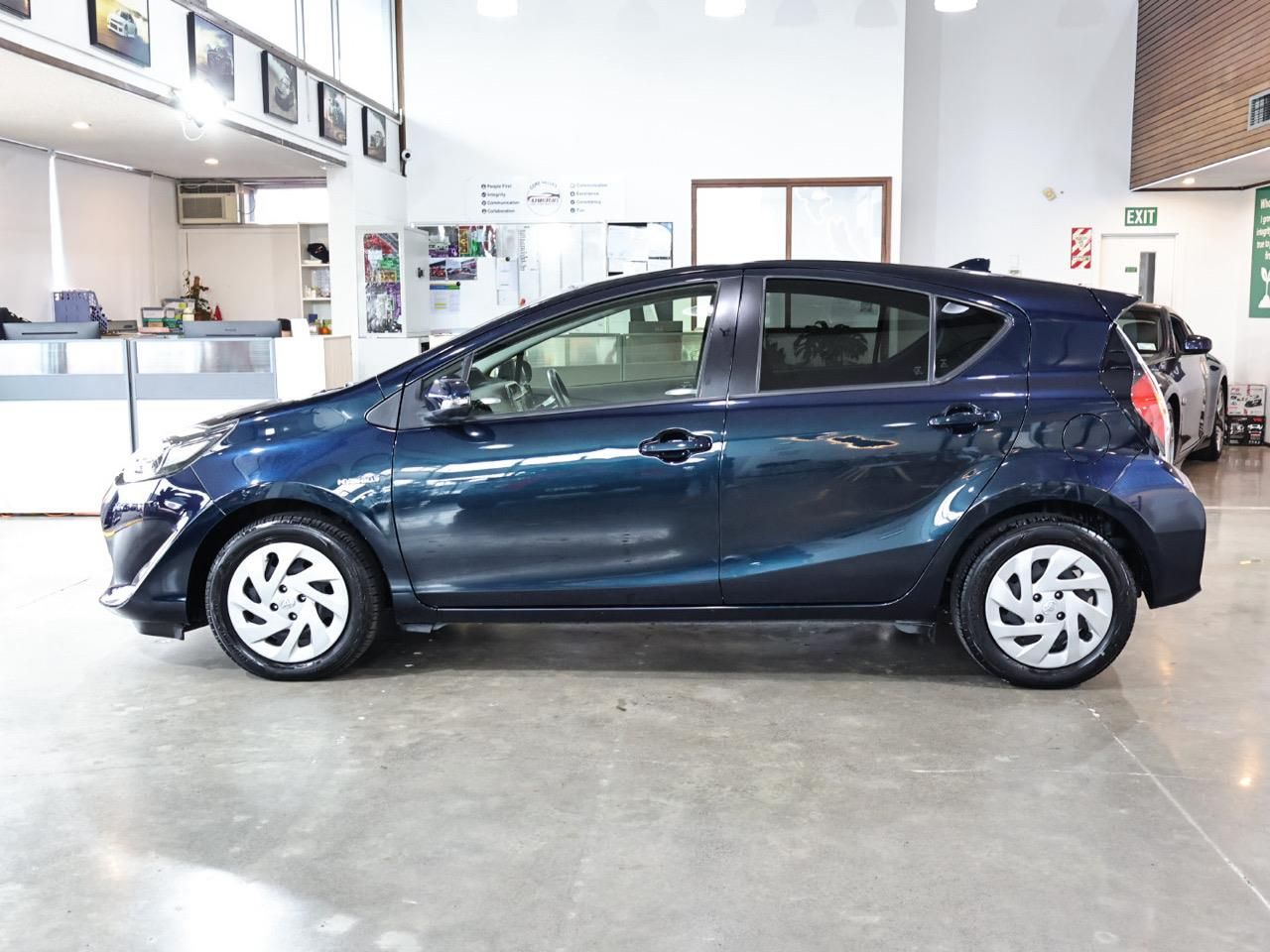 Vehicle image 5