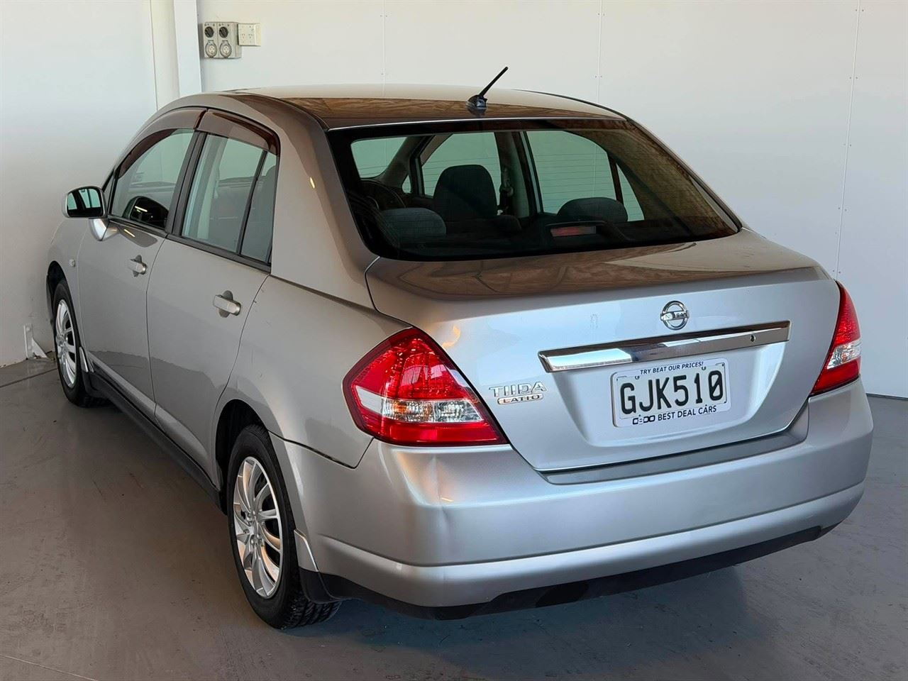 Vehicle image 4