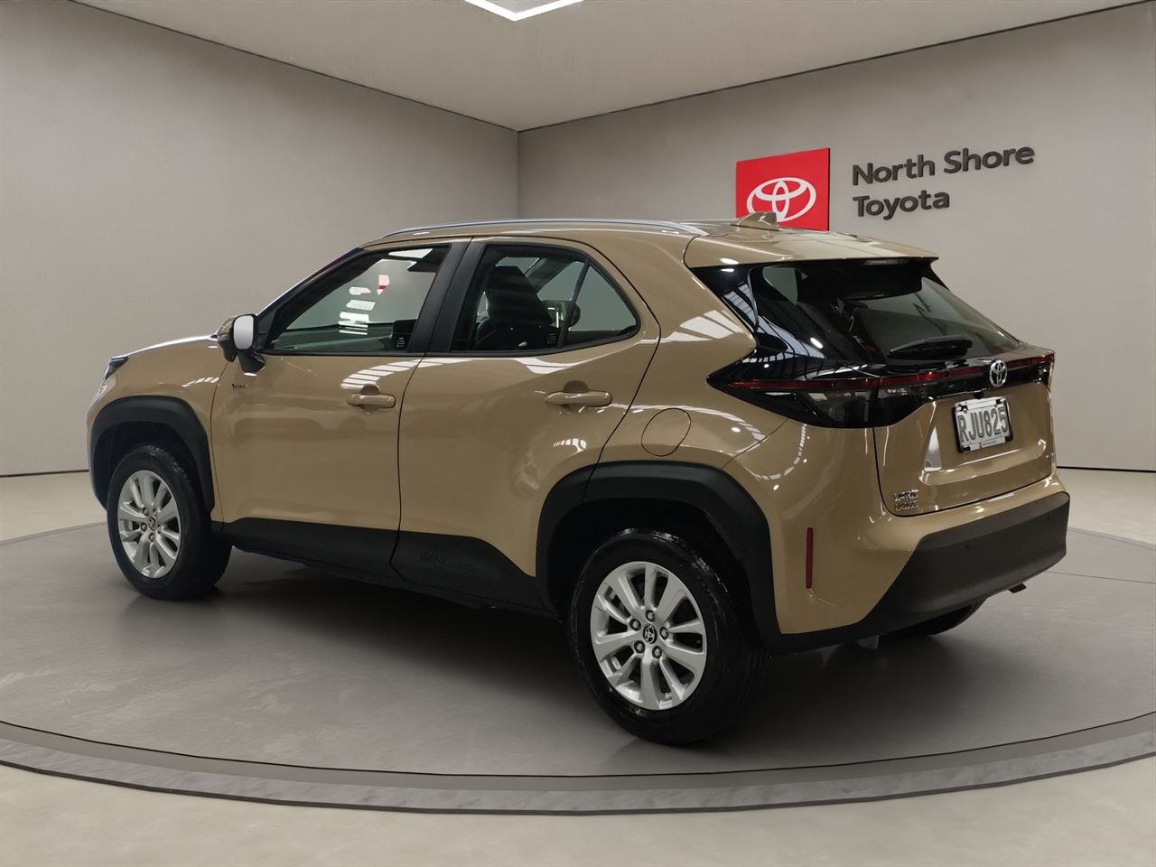 Vehicle image 5