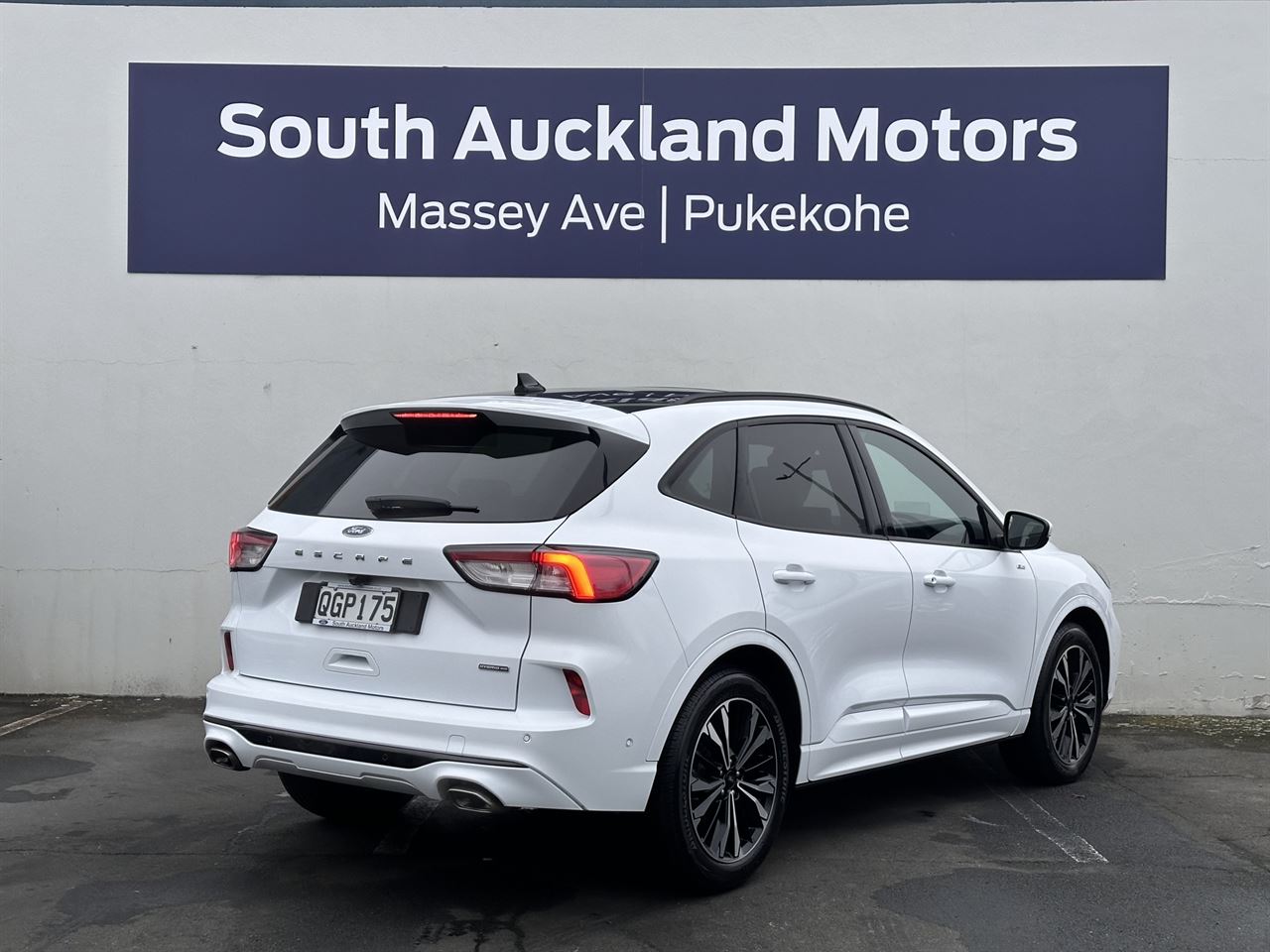 Vehicle image 5