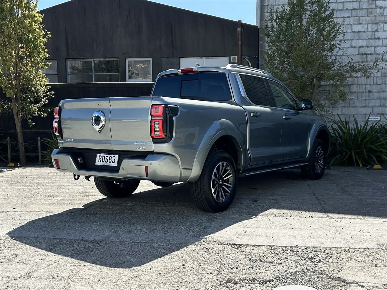 Vehicle image 4