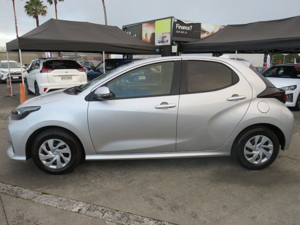 Vehicle image 4