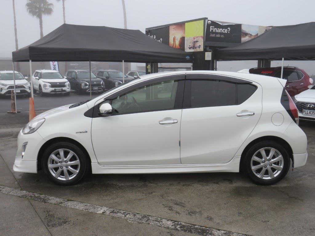 Vehicle image 4