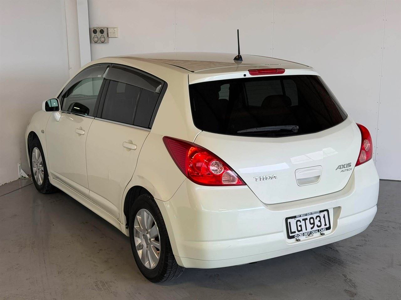 Vehicle image 4