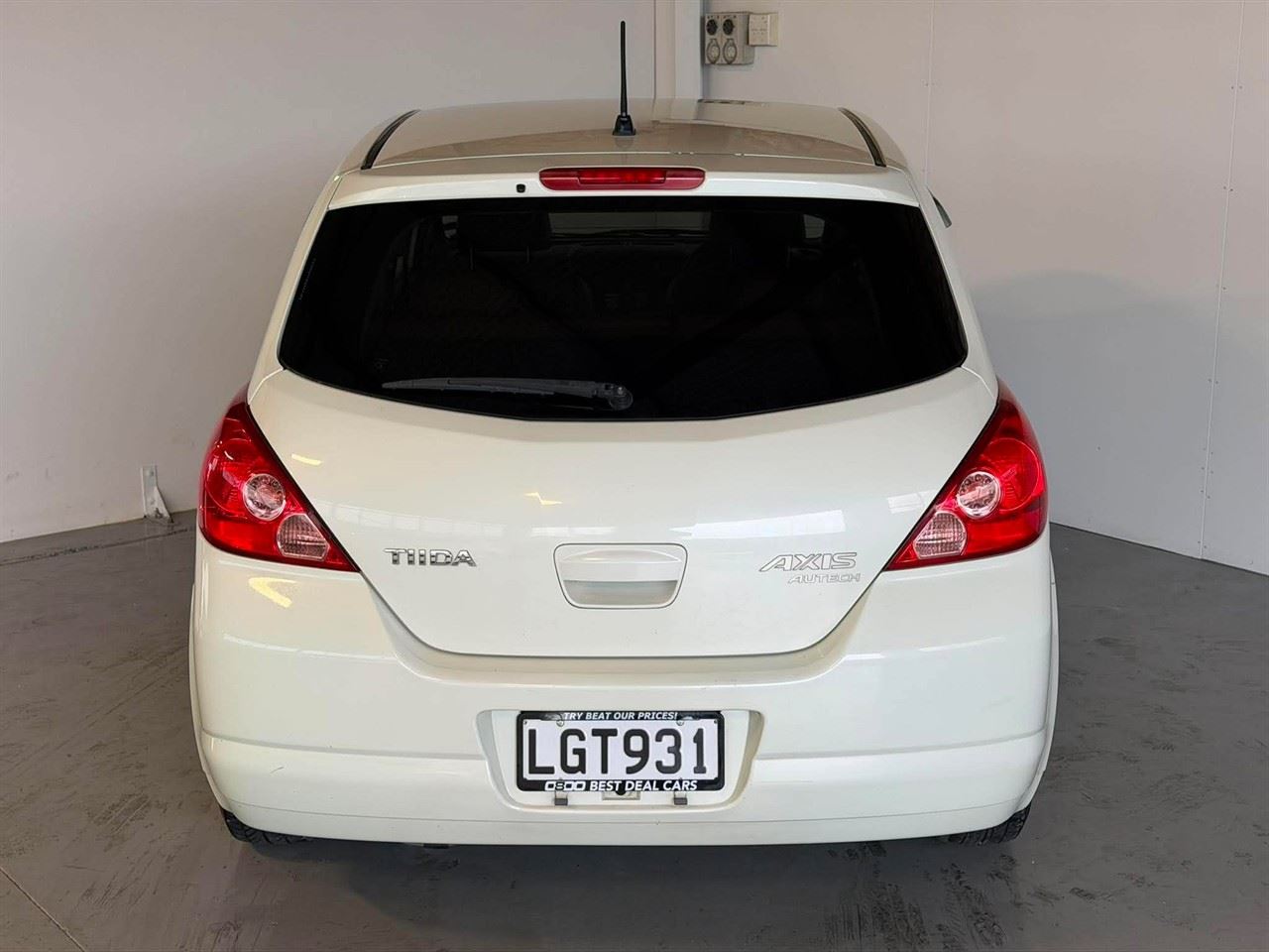Vehicle image 5