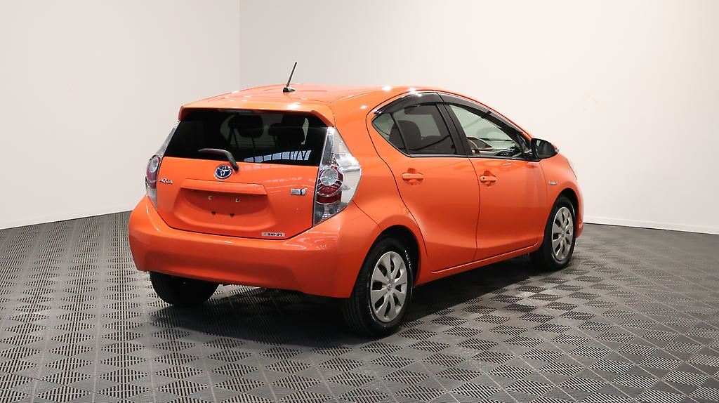 Vehicle image 5