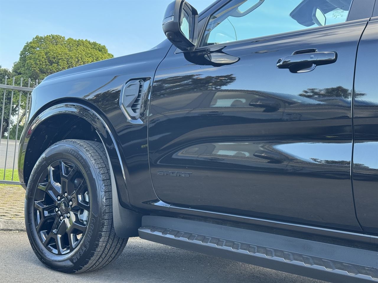 Vehicle image 5