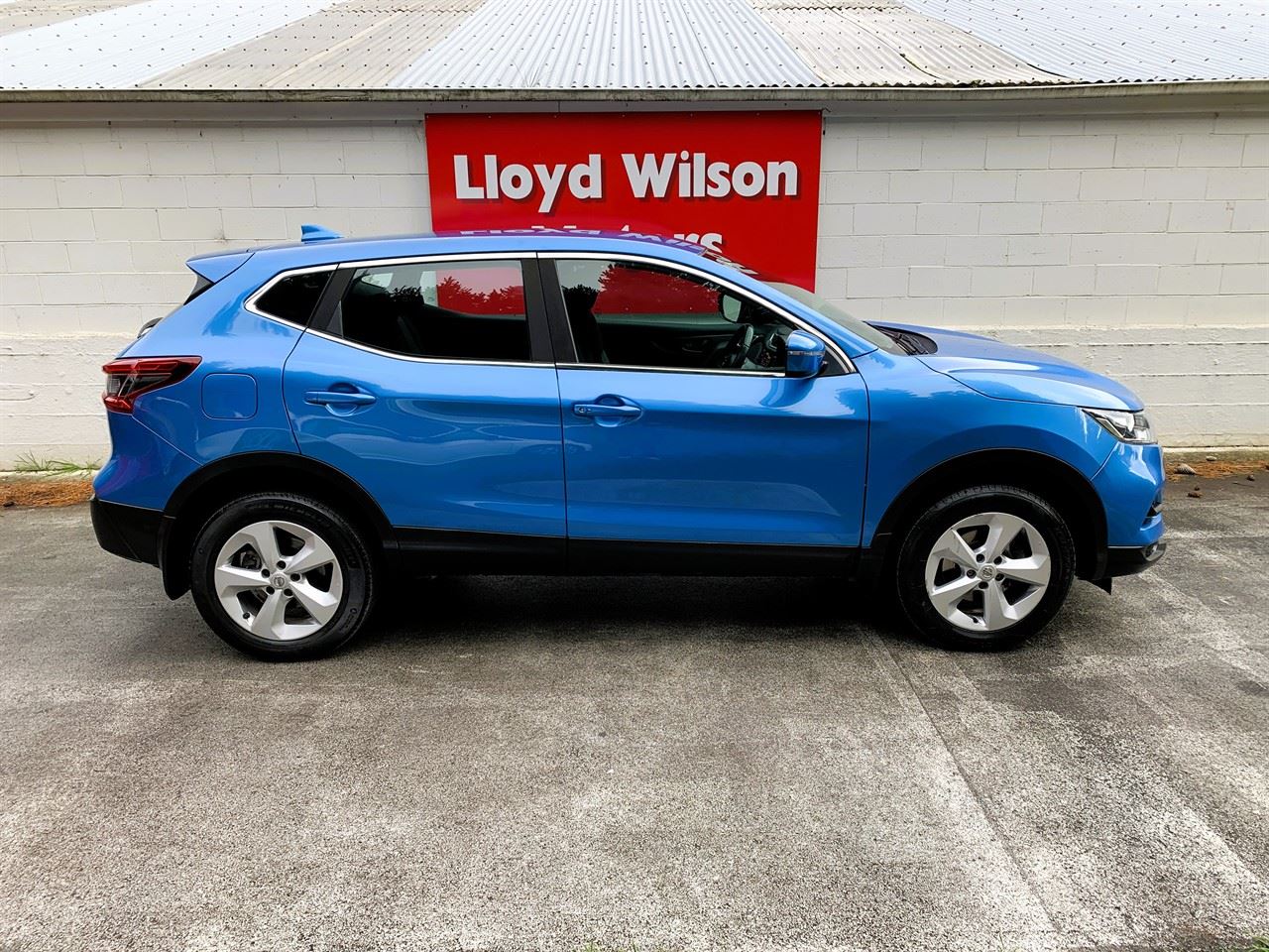 Vehicle image 3