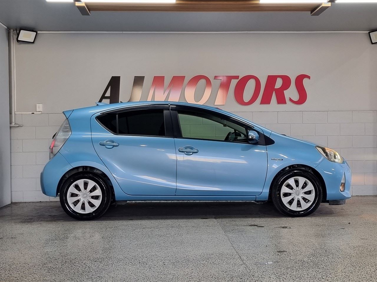 Vehicle image 5
