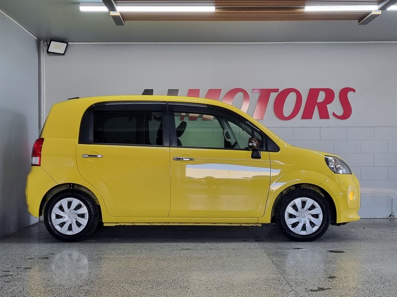 Vehicle image 5