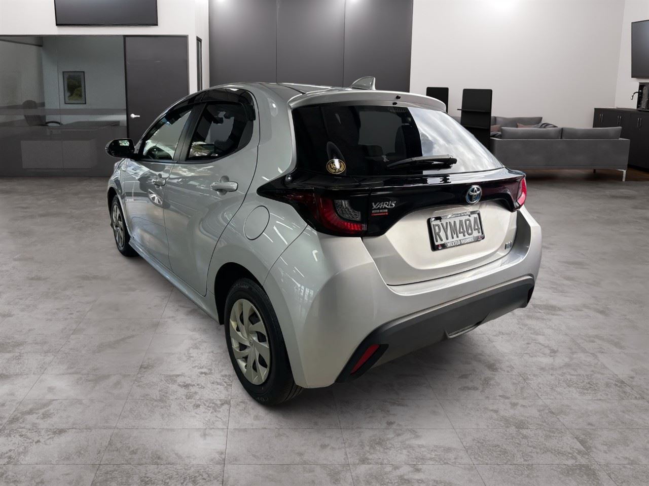 Vehicle image 5