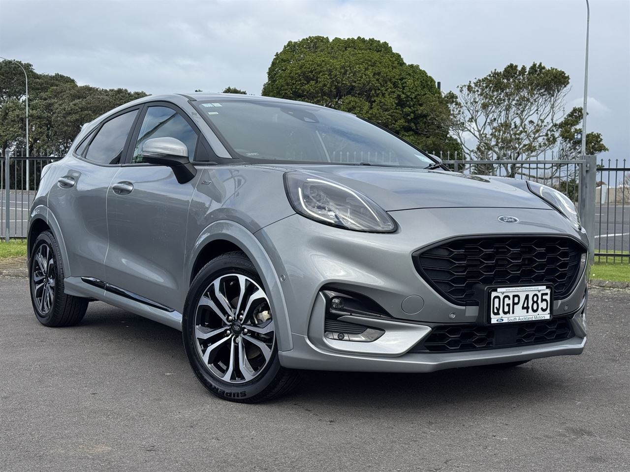 Vehicle image 3