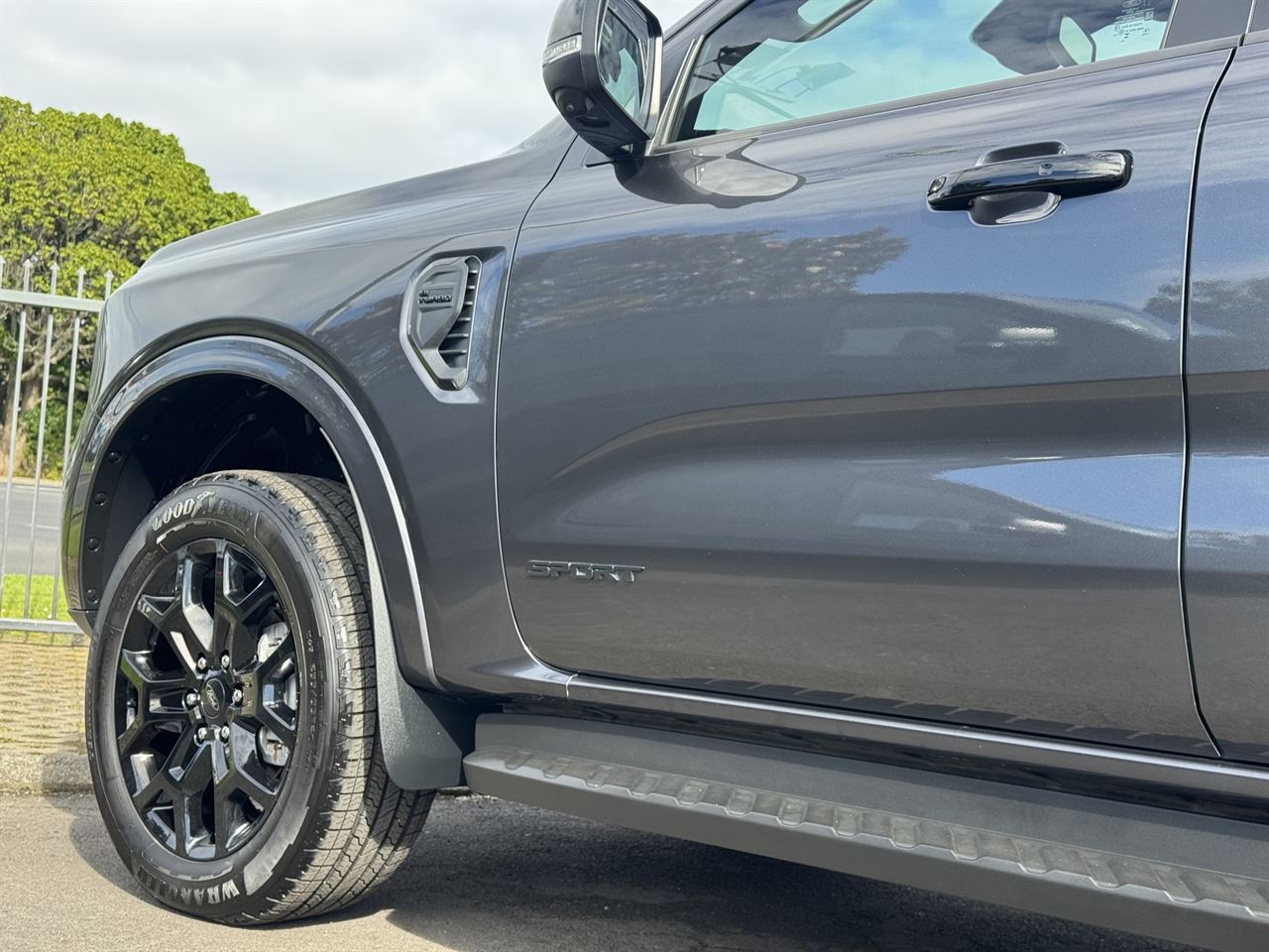Vehicle image 5