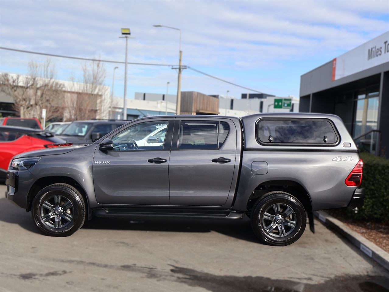 Vehicle image 4