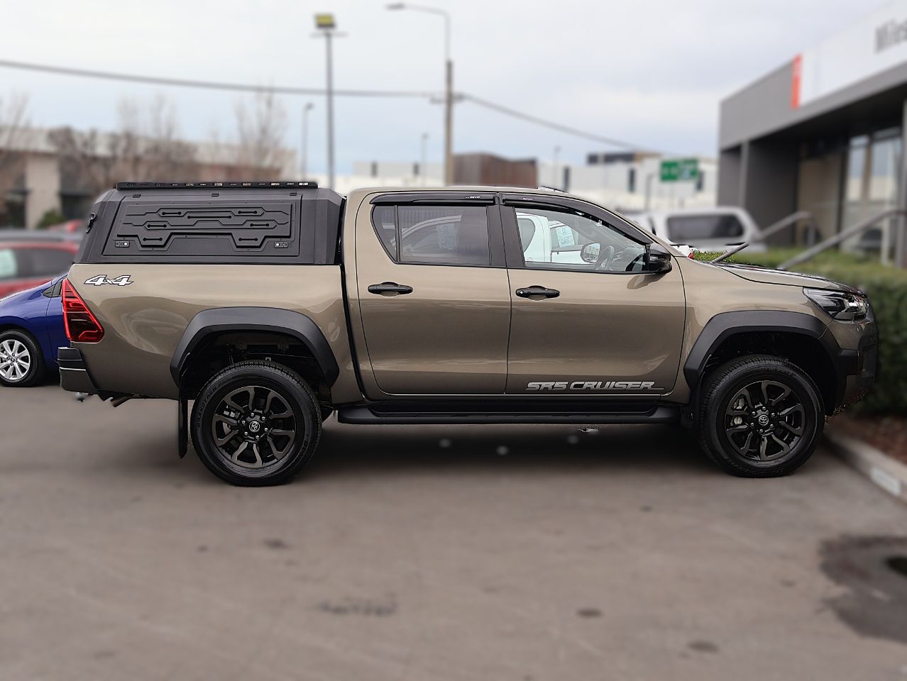 Vehicle image 4