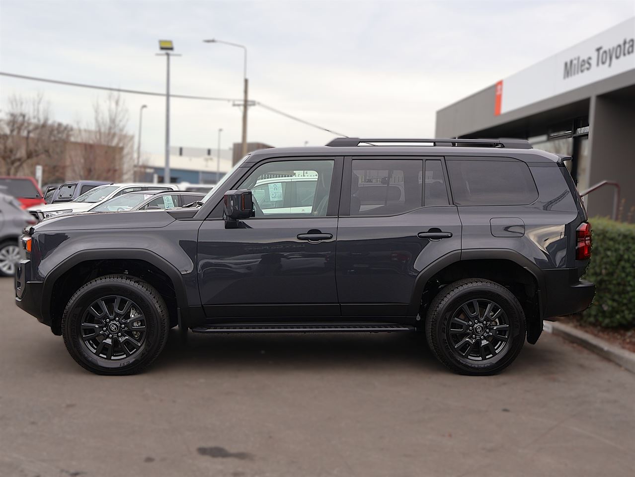 Vehicle image 4