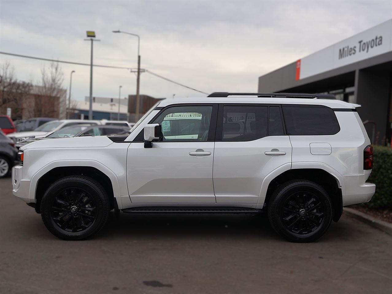 Vehicle image 4