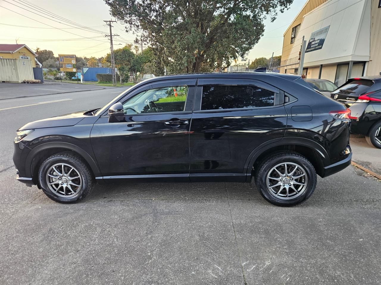 Vehicle image 4