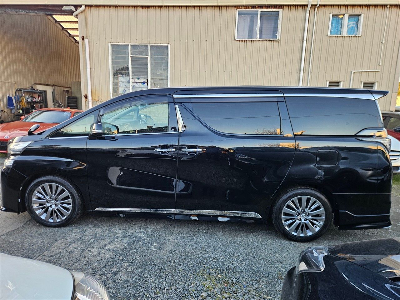 Vehicle image 4
