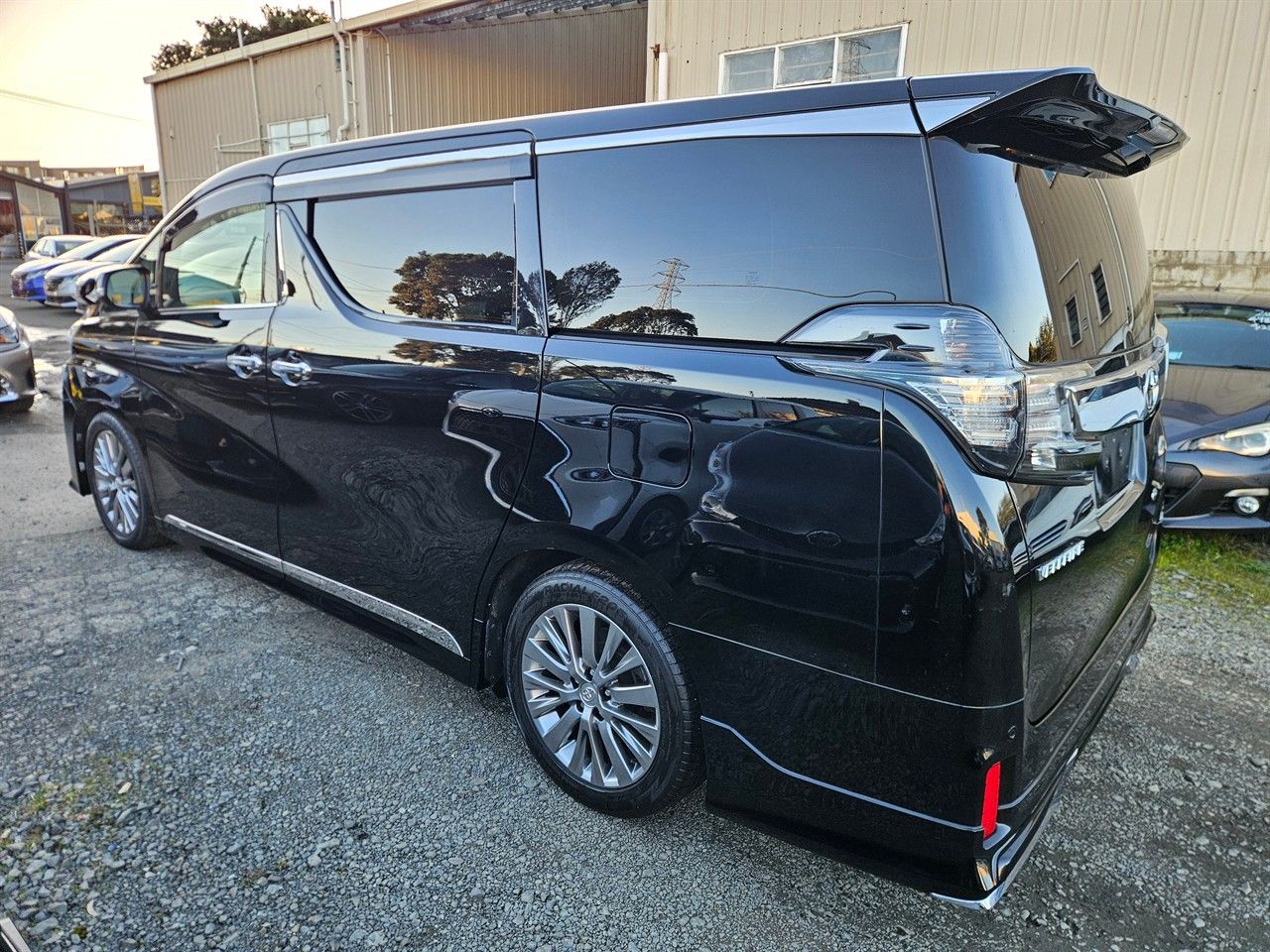 Vehicle image 5