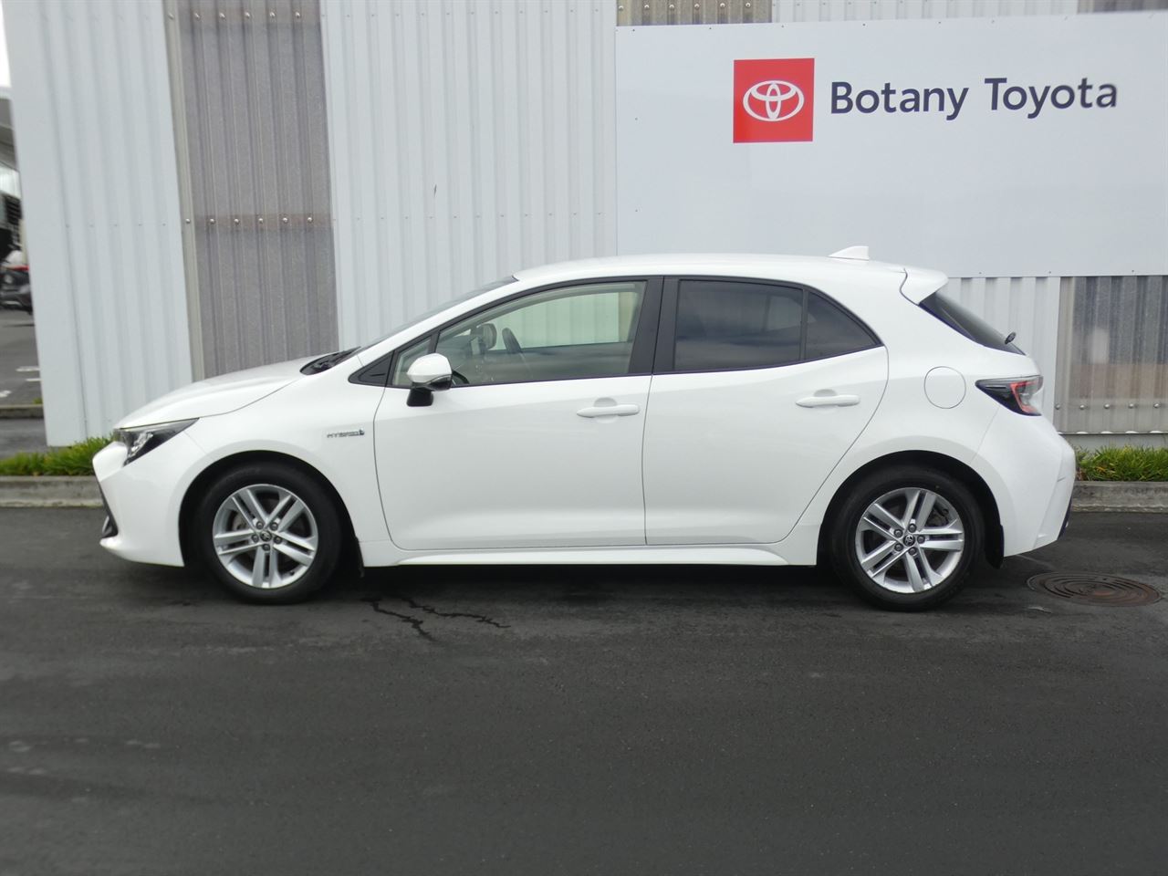 Vehicle image 4
