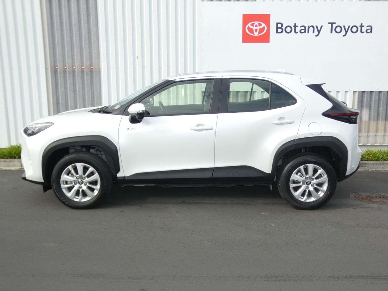 Vehicle image 5